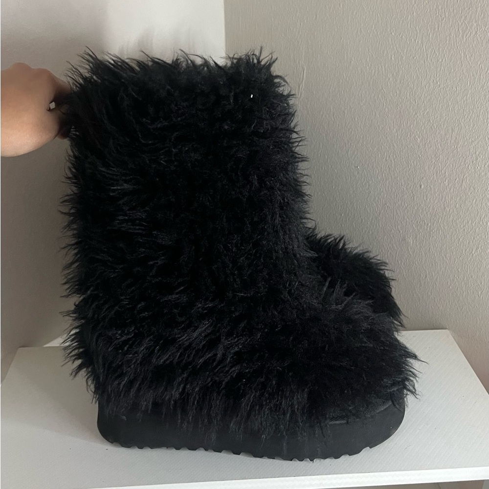 Black platform fur boots